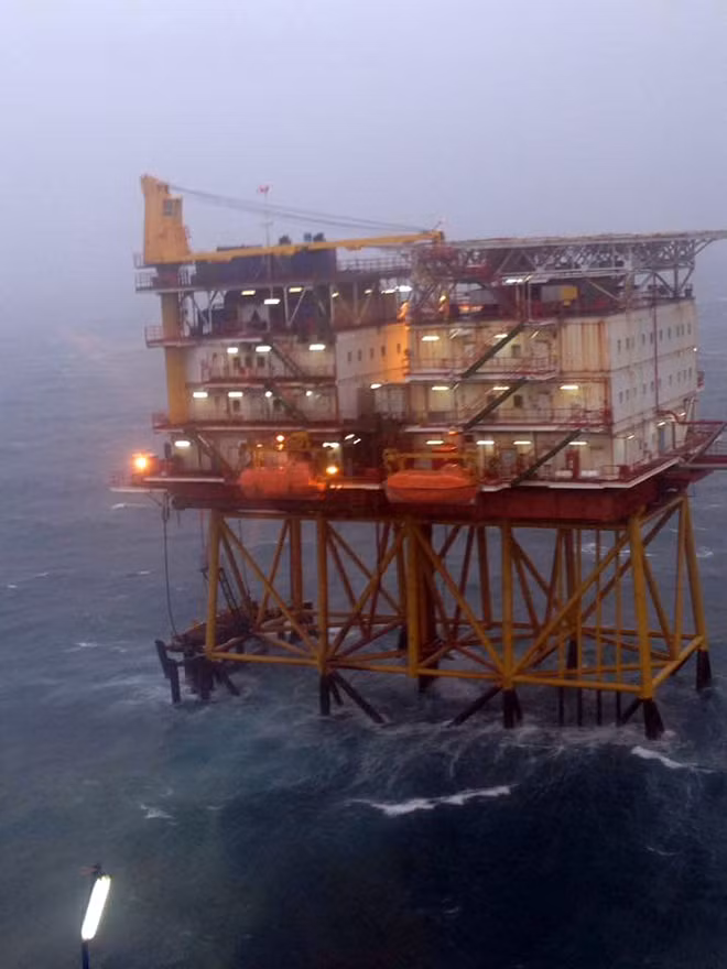 Công trình biển của Vietsovpetro trong cơn bão số 9