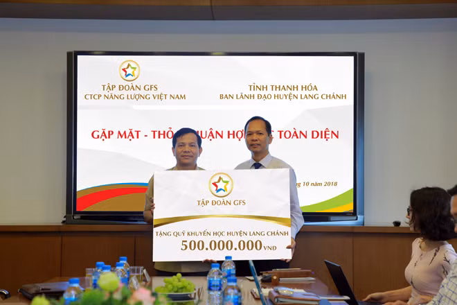 Ông Nguyễn Xuân Hồng - CT UBND huyện Lang Chánh và ông Ngân Văn Chuyên - Phó TGĐ Tập đoàn GFS Ông Nguyễn Xuân Hồng - CT UBND huyện Lang Chánh và ông Ngân Văn Chuyên - Phó TGĐ Tập đoàn GFS