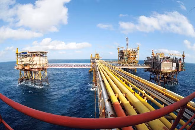 Giàn khai thác dầu khí của Vietsovpetro tại mỏ Bạch Hổ Giàn khai thác dầu khí của Vietsovpetro tại mỏ Bạch Hổ