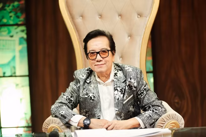 Elvis Phương.