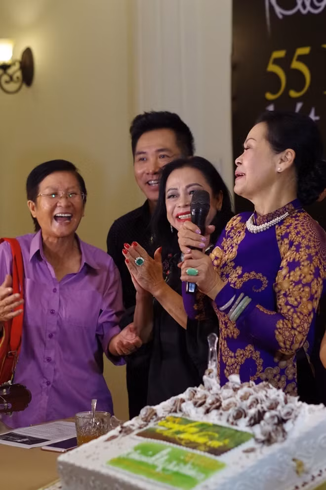 Danh ca Khánh Ly nói, 55 đi hát, ở tuổi 73 vẫn được nhiều người ái mộ, không phải ai cũng có cái phước phần ấy.