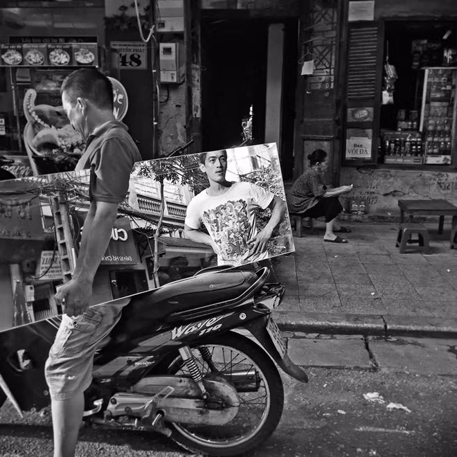 Cảnh sinh hoạt trên phố Bát Đàn, Hà Nội, 2017.