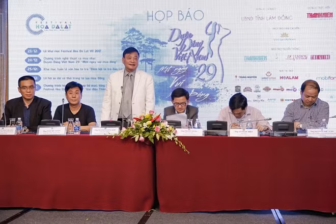 Họp báo công bố nội dung chương trình.
