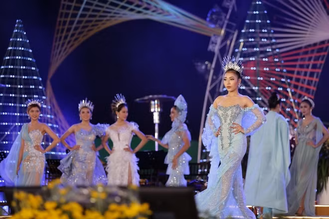 Một số BST thời trang mới.