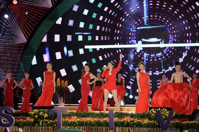 Hồ Ngọc Hà.