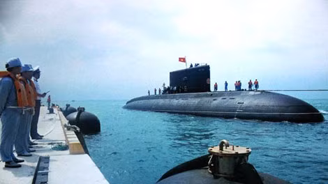 Tàu ngầm Kilo 636 đang luyện tập tại vùng 4 Hải quân. Tàu ngầm Kilo 636 đang luyện tập tại vùng 4 Hải quân.