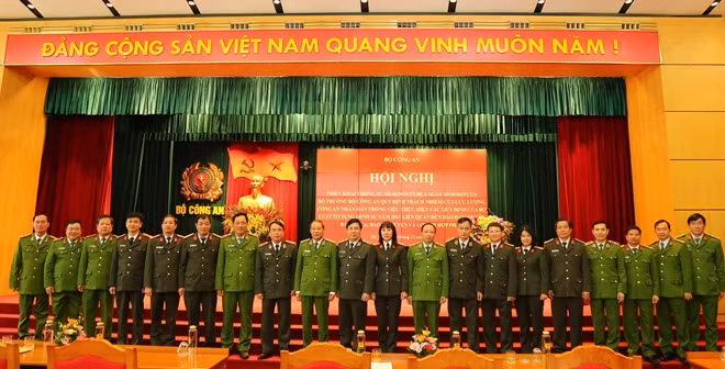 Thứ trưởng Lê Quý Vương và các đại biểu tham dự hội nghị