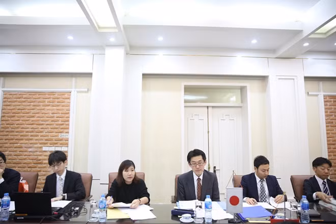 Ông Saita Yukio phát biểu tại buổi đàm phán