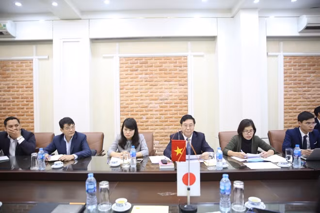 Trung tướng, GS Nguyễn Ngọc Anh phát biểu tại buổi đàm phán