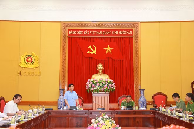 Đồng chí Đỗ Ngọc Thịnh phát biểu tại buổi làm việc