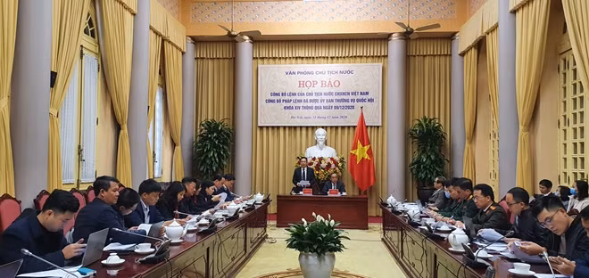 Thứ trưởng Bộ Lao động-Thương binh và xã hội Lê Văn Thanh giới thiệu những nội dung cơ bản của Pháp lệnh.