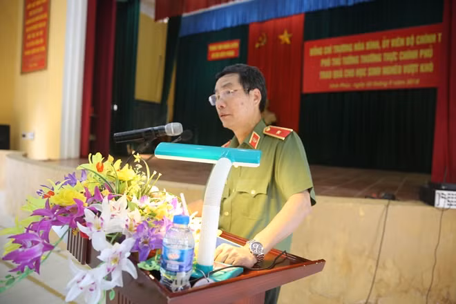 Thiếu tướng Phạm Văn Miên, Tổng Biên tập Báo CAND chia sẻ những thông tin về "Quỹ Bảo trợ học sinh dân tộc thiểu số, học sinh nghèo" của Báo CAND