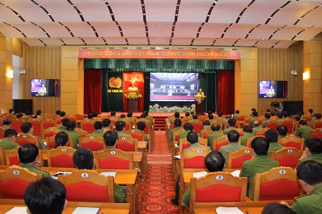 Hội nghị đã nghe các báo cáo viên báo cáo những nội dung cơ bản của các văn bản quy phạm pháp luật.