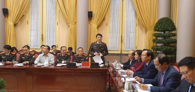 Thứ trưởng Lương Tam Quang trình bày những nội dung cơ bản của 3 luật do Bộ Công an chủ trì soạn thảo