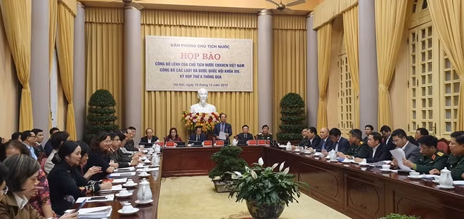 Đồng chí Đào Việt Trung chủ trì họp báo