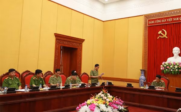 Thiếu tướng Đỗ Ngọc Cẩn trình bày về thực trạng hạ tầng cơ sở vật chất các trường CAND, quy mô đào tạo các trường đến năm 2020.