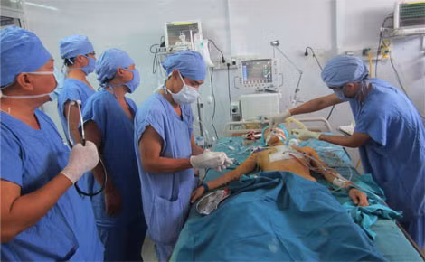 Bệnh viện vệ tinh Đa khoa Khánh Hoà nhận chuyển giao kỹ thuật mổ tim từ Bệnh viện hạt nhân Chợ Rẫy.