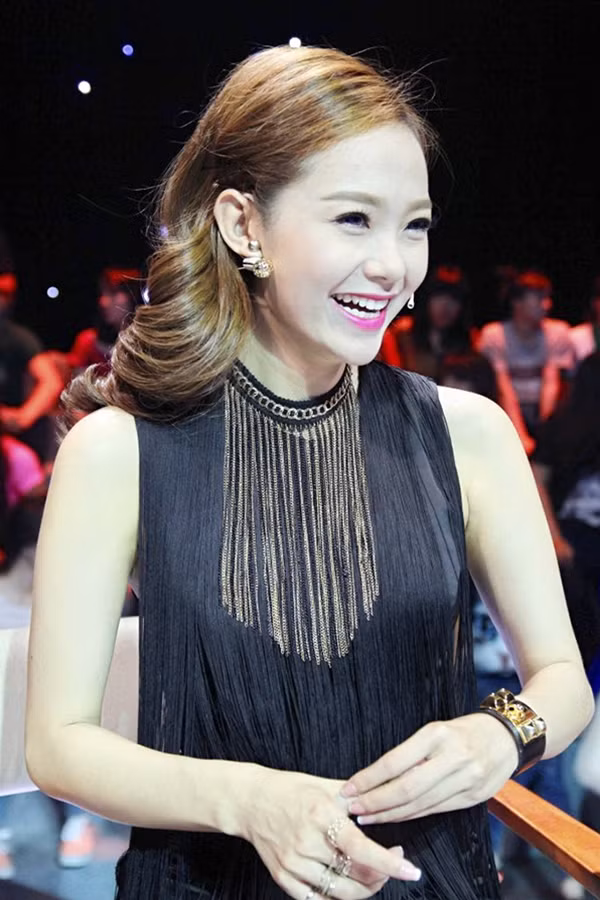 Minh Hằng khi làm giám khảo gameshow truyền hình.