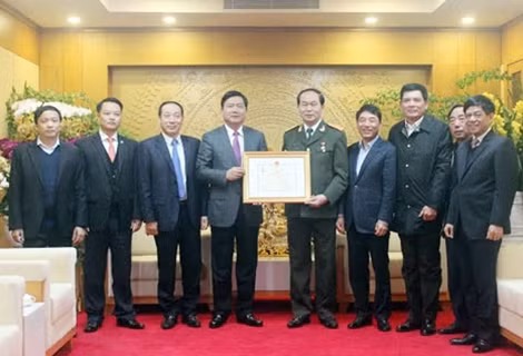 Bộ trưởng Trần Đại Quang cùng Bộ trưởng Bộ GTVT, Bí thư Thành ủy TP Hồ Chí Minh Đinh La Thăng và các đại biểu. Ảnh: Thu Phương.
