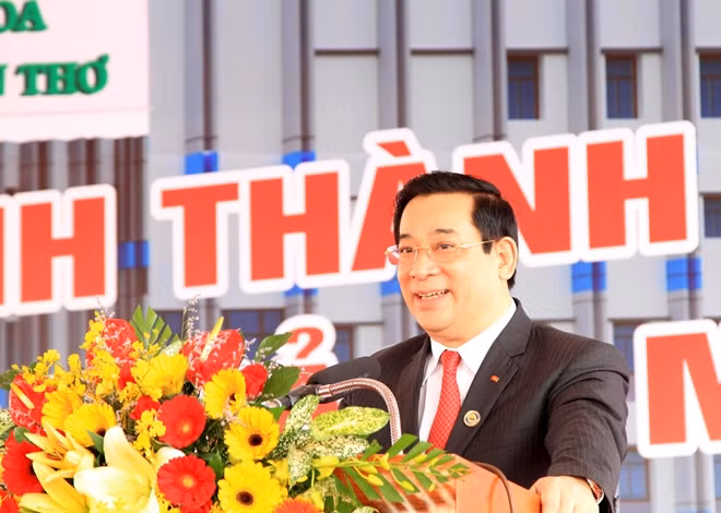 PGS-TS Lương Ngọc Khuê, phát biểu chúc mừng BVĐK Hòa Hảo - Medic Cần Thơ chính thức đi vào hoạt động.