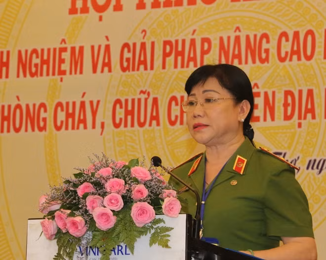 Thiếu tướng, TS Trần Thị Ngọc Đẹp, phát biểu khai mạc Hội thảo.
