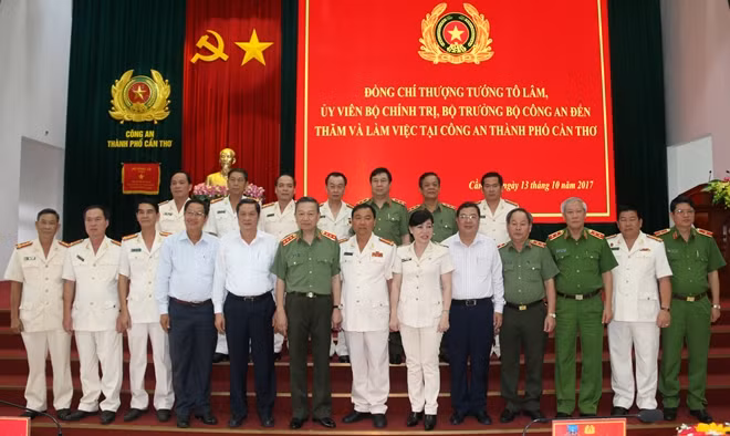 Bộ trưởng Tô Lâm, cùng các đại biểu tham dự buổi làm việc.