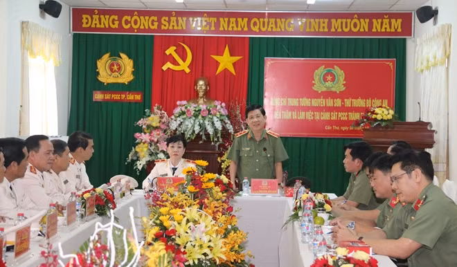 Thứ trưởng Nguyễn Văn Sơn, phát biểu chỉ đạo buổi làm việc với Cảnh sát PCCC TP Cần Thơ.