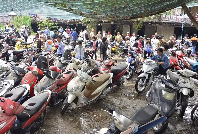 Nhiều người xót xa khi đến nhận xe