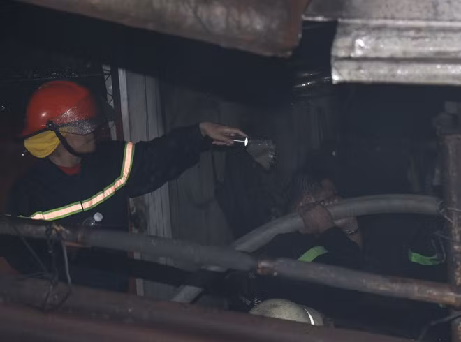 Tìm những người mắc kẹt bên trong