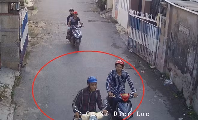 4 đối tượng bị bắt khi bị camera an ninh ghi lại hình ảnh.