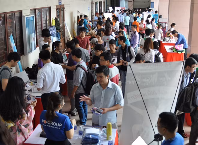 Phiên chợ thu hút rất đông các bạn trẻ sinh viên, thanh niên khởi nghiệp cũng như các doanh nghiệp vừa và nhỏ tham gia.