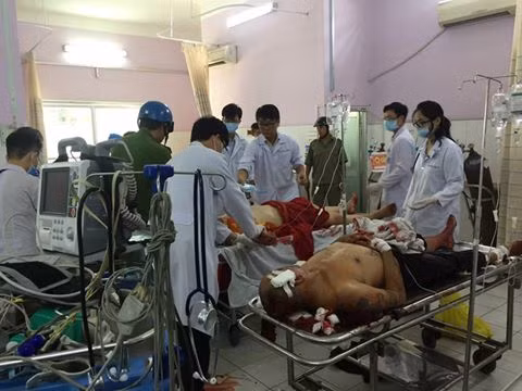Các nạn nhân đang được cấp cứu trong bệnh viện