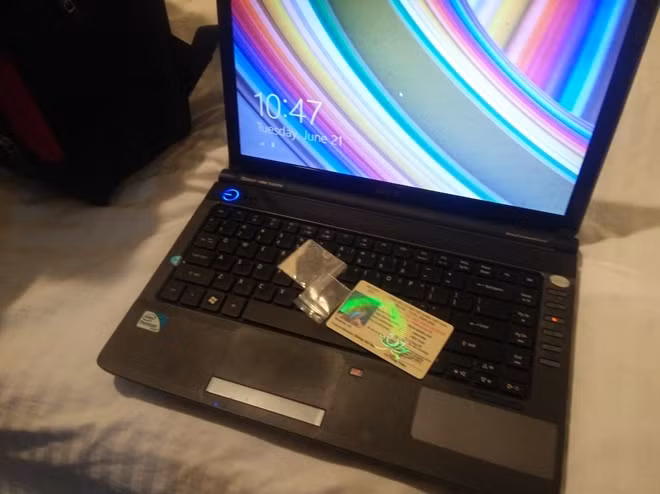 Sử dụng laptop để bật nhạc sàn