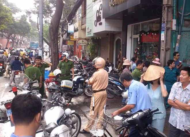 Hiện trường vụ cháy được phong tỏa