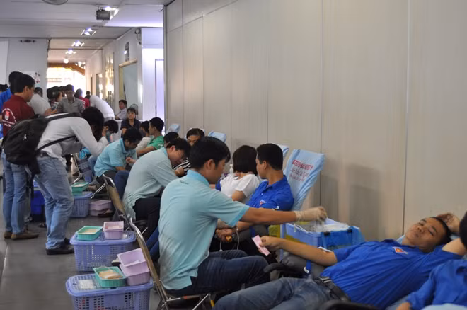 Rất đông các chiến sĩ hiến máu nhân đạo trong dịp này