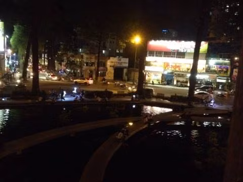 Khu vực Hồ Con Rùa là địa điểm phức tạp khi gái mại dâm, cho vay nặng lãi và người buôn bán hàng rong chiếm cứ gây mất ATGT và ANTT. Khu vực Hồ Con Rùa là địa điểm phức tạp khi gái mại dâm, cho vay nặng lãi và người buôn bán hàng rong chiếm cứ gây mất ATGT và ANTT.