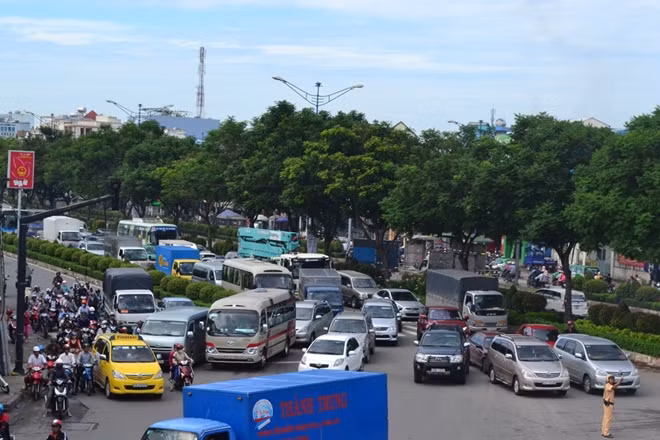 Giao thông qua khu vực này bị ùn ứ.