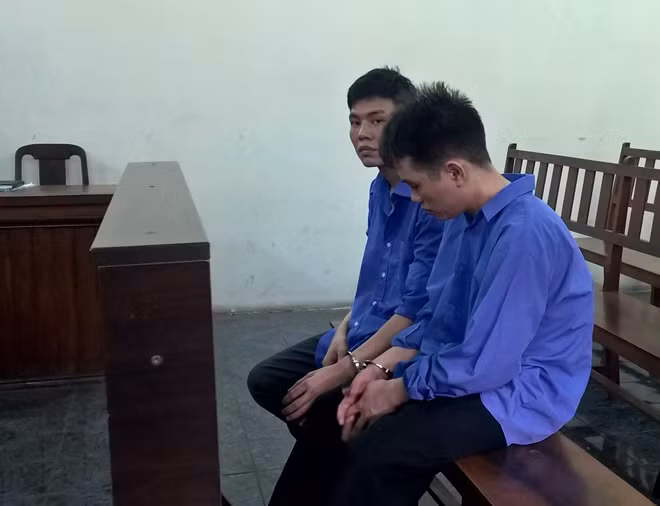 Hai bị cáo tại phiên xử