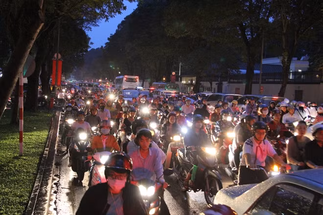 Giao thông qua khu vực này bị ùn ứ
