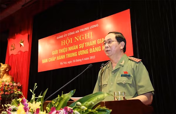 Đại tướng Trần Đại Quang, Ủy viên Bộ Chính trị, Bí thư Đảng ủy Công an Trung ương, Bộ trưởng Bộ Công an phát biểu tại Hội nghị. Đại tướng Trần Đại Quang, Ủy viên Bộ Chính trị, Bí thư Đảng ủy Công an Trung ương, Bộ trưởng Bộ Công an phát biểu tại Hội nghị.