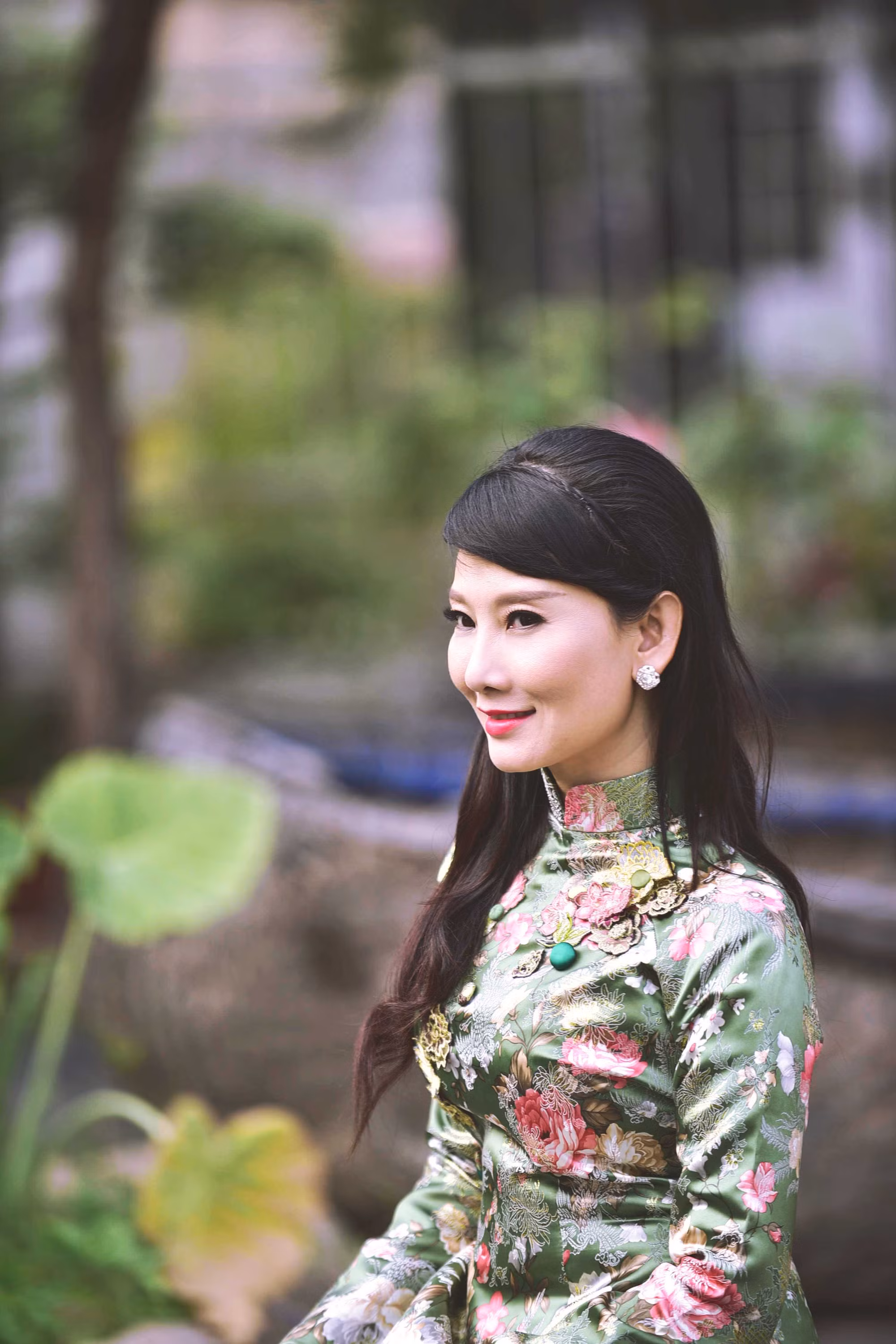 Mỹ Uyên được coi là một trong những cô đào đẹp của sân khấu kịch nói TP. HCM. Ảnh: Zun Phan, makeup: Dũng Phan, stylist: Nguyễn Bình Yên, fashion: Thủy Nguyễn Mỹ Uyên được coi là một trong những cô đào đẹp của sân khấu kịch nói TP. HCM. Ảnh: Zun Phan, makeup: Dũng Phan, stylist: Nguyễn Bình Yên, fashion: Thủy Nguyễn