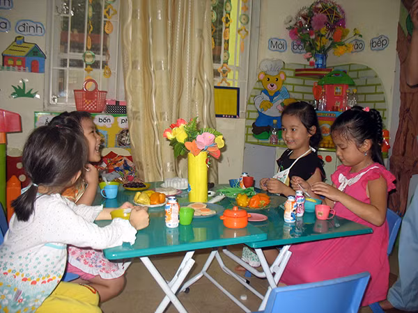 Trẻ nghỉ hè không có người trông đang là nỗi lo của nhiều gia đình.