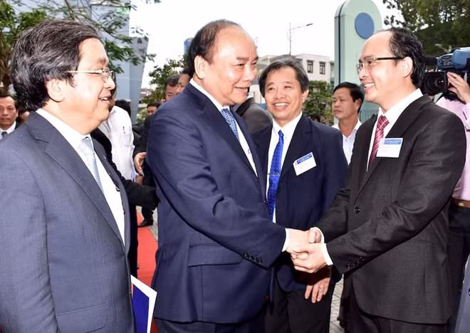 Thủ tướng Nguyễn Xuân Phúc gặp gỡ, trao đổi với cán bộ giảng viên ĐH Đà Nẵng