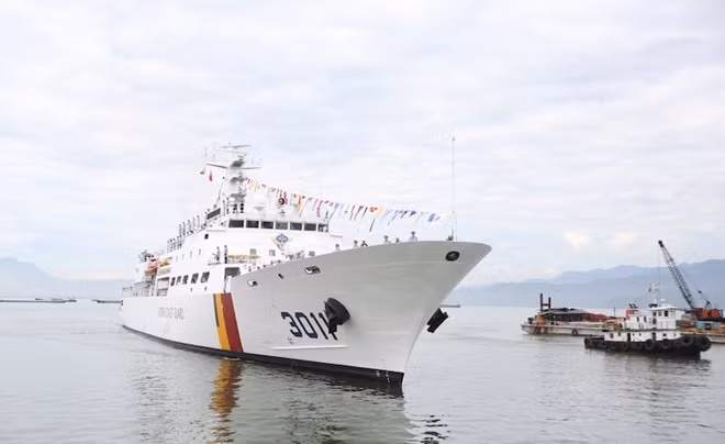 Tàu Badaro tại Cảng Tiên Sa