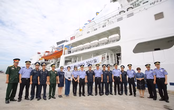 Lễ đón thủy thủ đoàn tàu huấn luyện Badaro