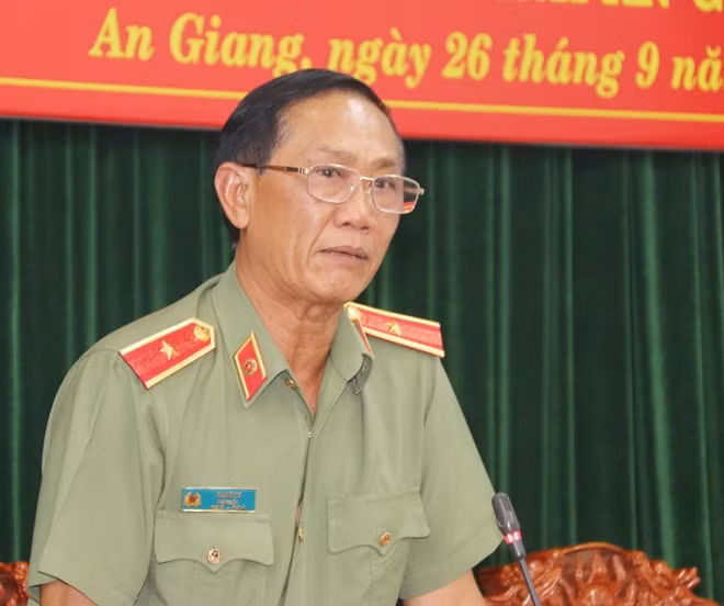 Thiếu tướng Bùi Bé Tư, Giám đốc Công an tỉnh An Giang, báo cáo kết quả công tác 9 tháng đầu năm 2019.