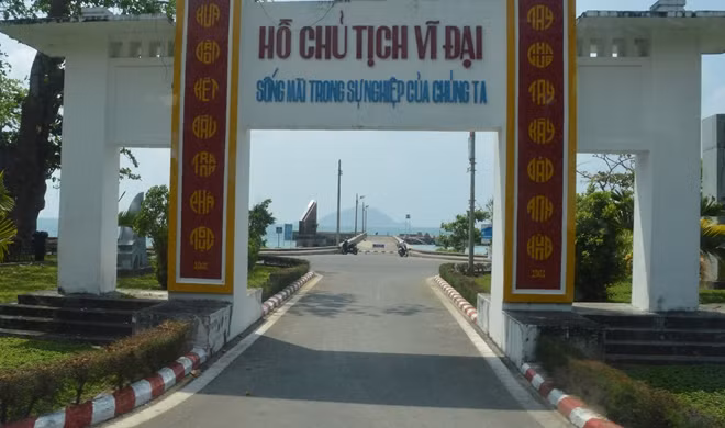 Đường ra cầu tàu 914 Côn Đảo hôm nay.