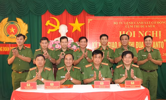 Cụm thi đua số 8 (Bộ Tư lệnh CSCĐ), ký kết giao ước thi đua "Vì ANTQ" năm 2019.