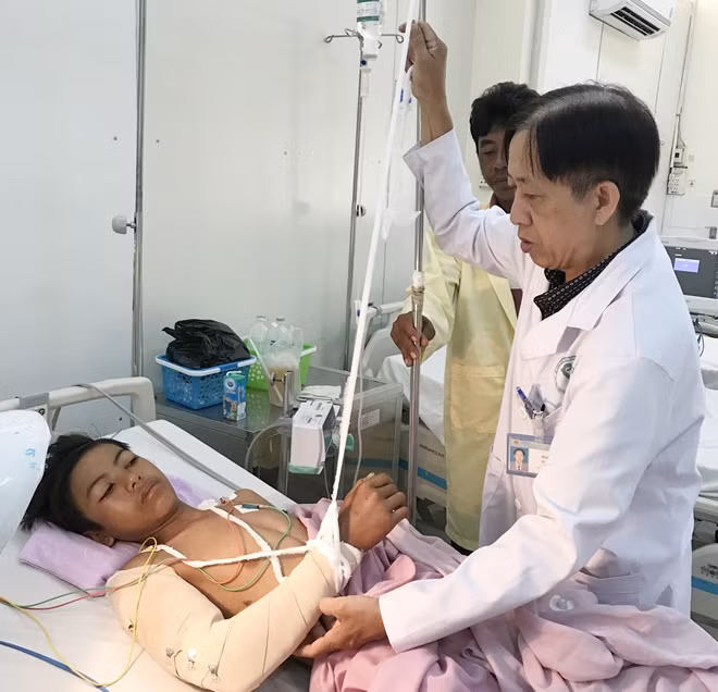 Cháu Cường đang được điều trị tại BVCK Sản - Nhi tỉnh Sóc Trăng.