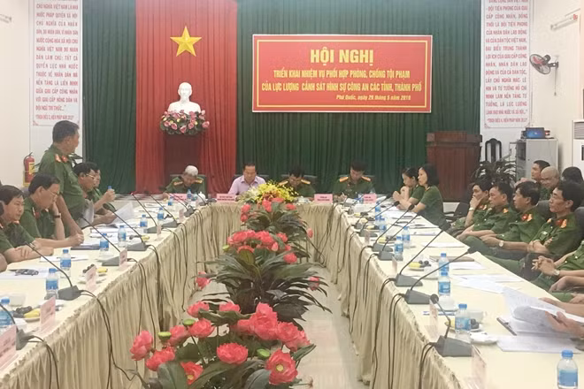 Một đại biểu tham gia tham luận tại Hội nghị.